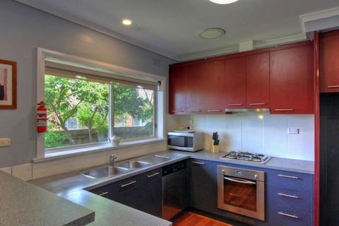 Jacaranda House - Grafton Accommodation 4