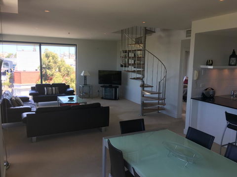 Geelong Waterfront Penthouse Apartment - Grafton Accommodation 10