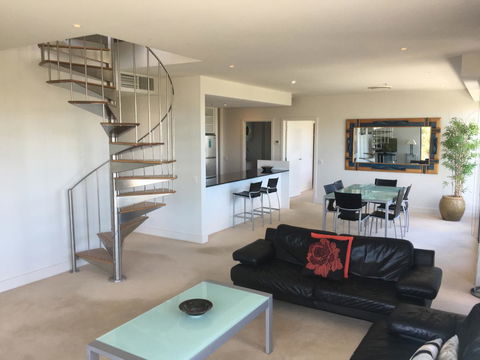 Geelong Waterfront Penthouse Apartment - Grafton Accommodation 3
