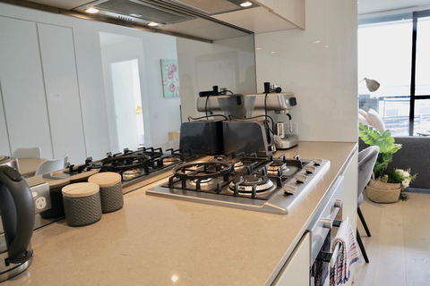 Pride Docklands Waterfront Apartment City View - Grafton Accommodation 22