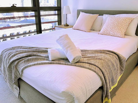 Pride Docklands Waterfront Apartment City View - Grafton Accommodation 41