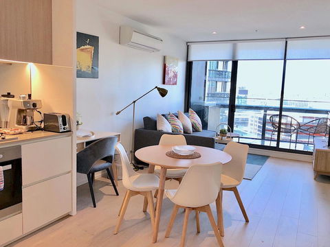 Pride Docklands Waterfront Apartment City View - Grafton Accommodation 5