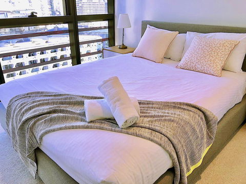Pride Docklands Waterfront Apartment City View - Grafton Accommodation 1