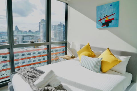Pride Docklands Waterfront Apartment City View - Grafton Accommodation 10