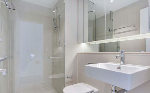 Pride Docklands Waterfront Apartment City View - Grafton Accommodation 16