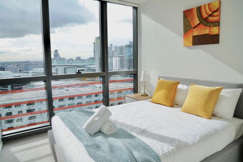 Pride Docklands Waterfront Apartment City View - Grafton Accommodation 9