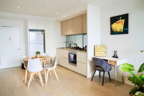 Pride Docklands Waterfront Apartment City View - Grafton Accommodation 13