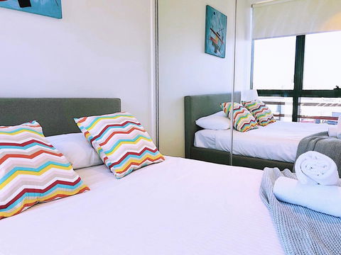 Pride Docklands Waterfront Apartment City View - Grafton Accommodation 8