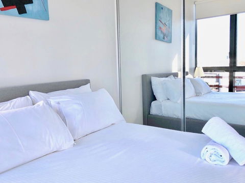 Pride Docklands Waterfront Apartment City View - Grafton Accommodation 43