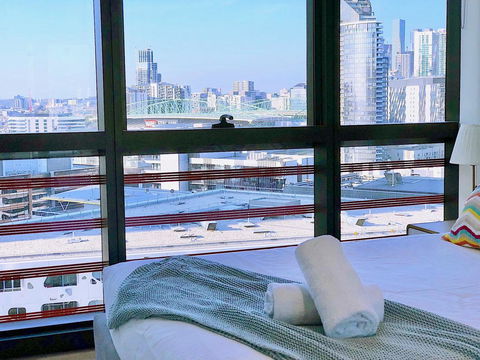 Pride Docklands Waterfront Apartment City View - Grafton Accommodation 27