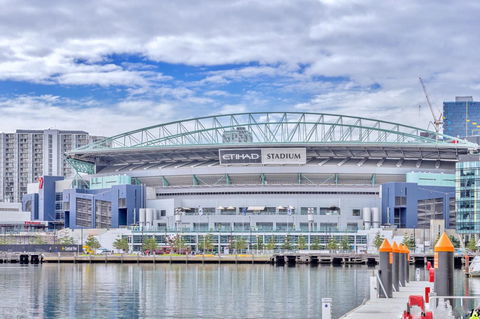 Pride Docklands Waterfront Apartment City View - Grafton Accommodation 37