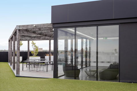 Modern Apartment In The Heart Of St Kilda - Grafton Accommodation 16