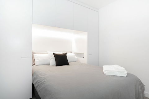 Modern Apartment In The Heart Of St Kilda - Grafton Accommodation 12