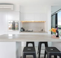 Modern Apartment in the heart of St Kilda - Grafton Accommodation