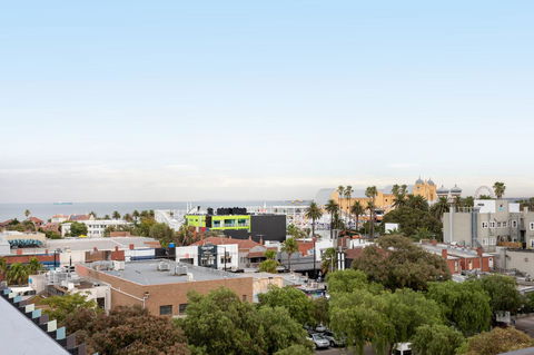 Modern Apartment In The Heart Of St Kilda - Grafton Accommodation 22