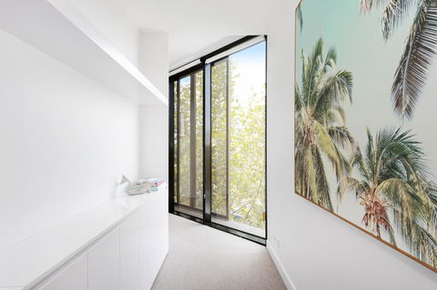 Modern Apartment In The Heart Of St Kilda - Grafton Accommodation 1