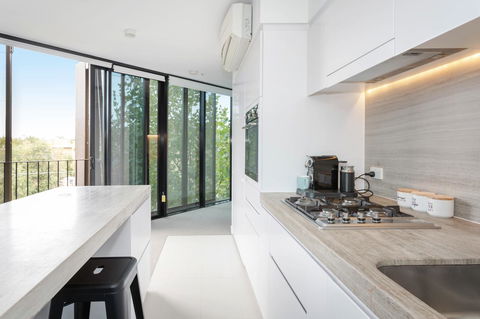 Modern Apartment In The Heart Of St Kilda - Grafton Accommodation 6