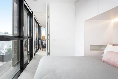 Modern Apartment In The Heart Of St Kilda - Grafton Accommodation 10