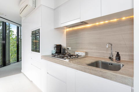 Modern Apartment In The Heart Of St Kilda - Grafton Accommodation 5