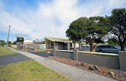 Pelicans Motel San Remo - Grafton Accommodation 1