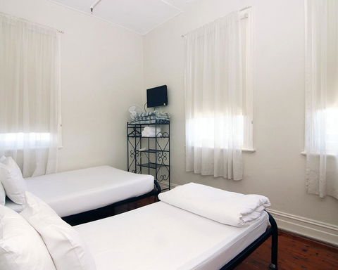 Hotel Claremont Guest House - Grafton Accommodation 13