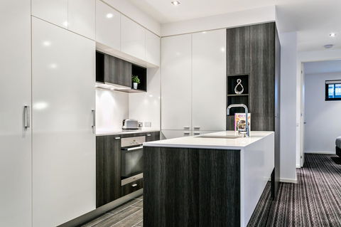 Complete Host Halo Apartments - Grafton Accommodation 19