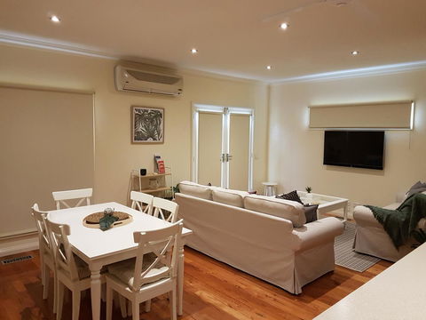 Healesville House - Fig Tree House - Grafton Accommodation 8