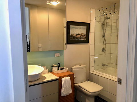Vibe-Modern 2 Bed Apartment - Grafton Accommodation 5
