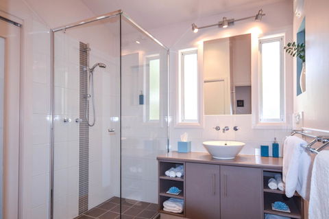 Blue Ridge Retreat - Grafton Accommodation 6