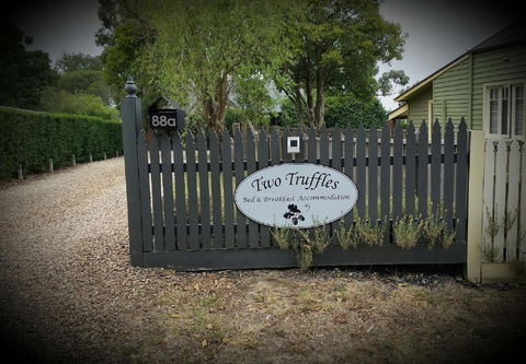 Two Truffles Cottages - Grafton Accommodation 16