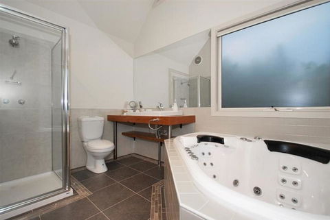 Two Truffles Cottages - Grafton Accommodation 7
