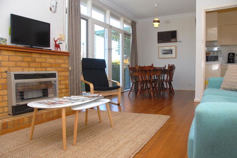 Green Grove - Grafton Accommodation 7