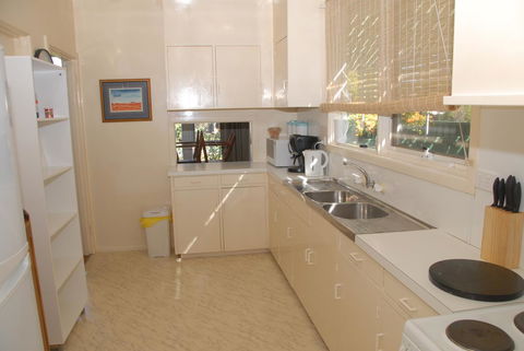 Green Grove - Grafton Accommodation 5