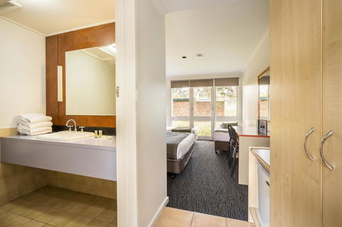 Burvale Hotel - Grafton Accommodation 8