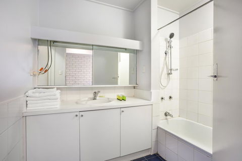 Burvale Hotel - Grafton Accommodation 1
