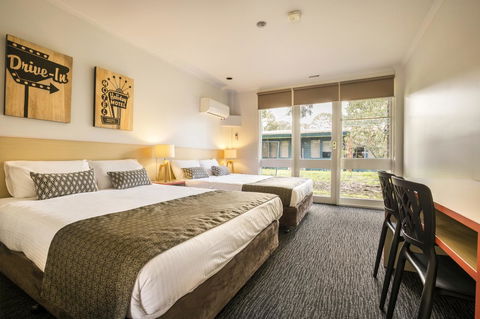 Burvale Hotel - Grafton Accommodation 6