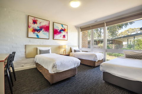 Burvale Hotel - Grafton Accommodation 4