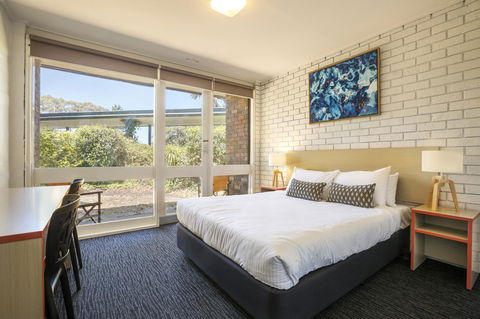 Burvale Hotel - Grafton Accommodation 5
