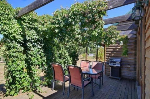 Beechworth Cedar Cottages - Grafton Accommodation 12