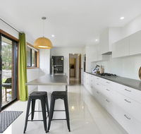 Fairhills - NEW LISTING beautifully styled - Grafton Accommodation
