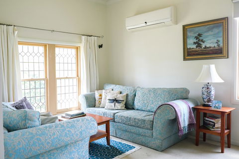 Miss Pym's Cottage - Grafton Accommodation 41