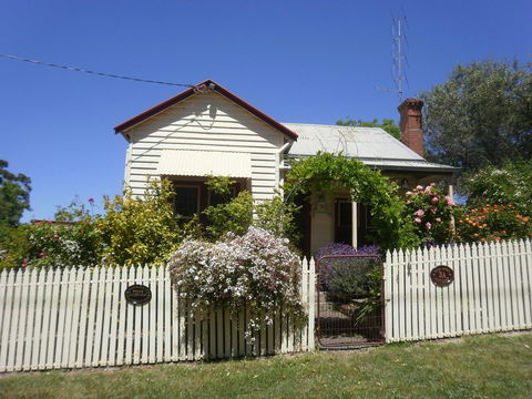 Miss Pym's Cottage - Grafton Accommodation 0