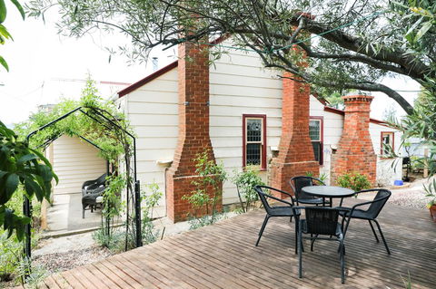 Miss Pym's Cottage - Grafton Accommodation 4