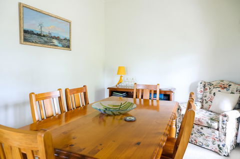 Miss Pym's Cottage - Grafton Accommodation 37