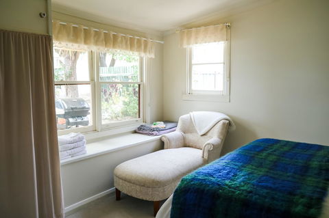 Miss Pym's Cottage - Grafton Accommodation 18