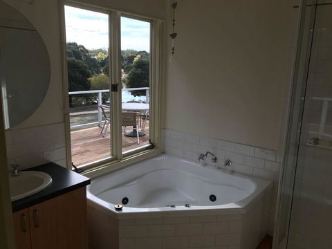Lakeside Conti Villas - Grafton Accommodation 3
