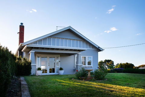 Churchills - Grafton Accommodation 1