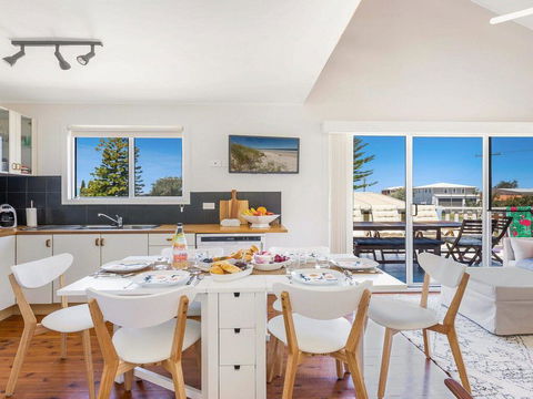 The Chalet At Callala Beach - Beach House Character - Grafton Accommodation 3