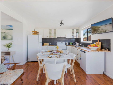 The Chalet At Callala Beach - Beach House Character - Grafton Accommodation 1