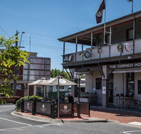The Corner Hotel Alexandra - Grafton Accommodation